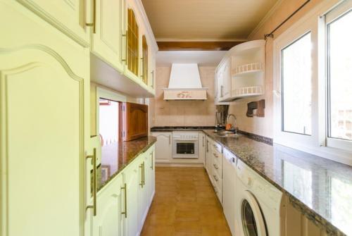 Lloret de Mar Villa Sleeps 6 Pool Wifi