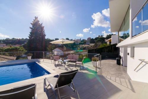 Lloret de Mar Villa Sleeps 9 Pool Wifi