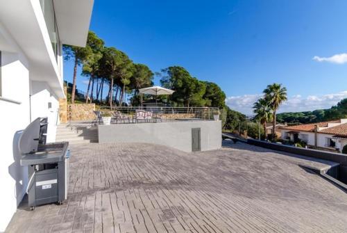 Lloret de Mar Villa Sleeps 9 Pool Wifi