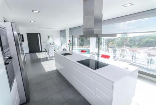 Lloret de Mar Villa Sleeps 9 Pool Wifi