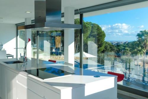 Lloret de Mar Villa Sleeps 9 Pool Wifi