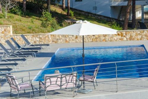 Lloret de Mar Villa Sleeps 9 Pool Wifi