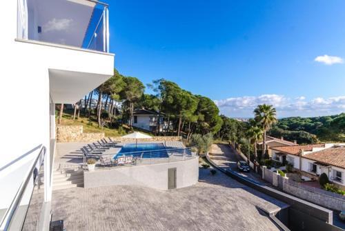 Lloret de Mar Villa Sleeps 9 Pool Wifi