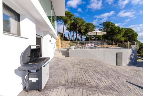 Lloret de Mar Villa Sleeps 9 Pool Wifi