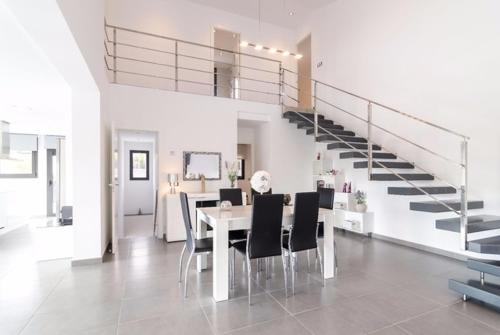 Lloret de Mar Villa Sleeps 9 Pool Wifi