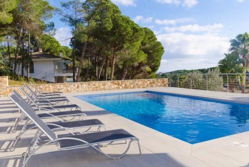 Lloret de Mar Villa Sleeps 9 Pool Wifi