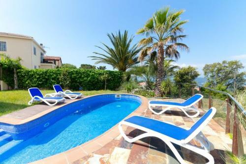 Lloret de Mar Villa Sleeps 6 Pool Air Con Wifi