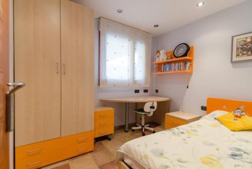 Lloret de Mar Villa Sleeps 7 Pool Air Con Wifi