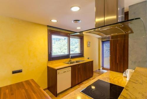 Lloret de Mar Villa Sleeps 7 Pool Air Con Wifi