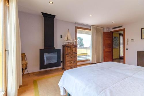 Lloret de Mar Villa Sleeps 7 Pool Air Con Wifi