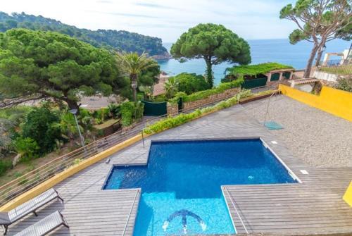 Lloret de Mar Villa Sleeps 7 Pool Air Con Wifi