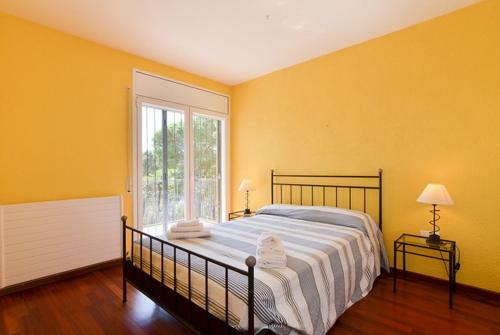 Lloret de Mar Villa Sleeps 6 Pool Wifi