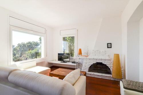 Lloret de Mar Villa Sleeps 6 Pool Wifi