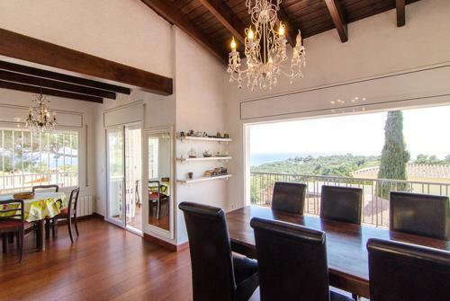 Lloret de Mar Villa Sleeps 6 Pool Wifi