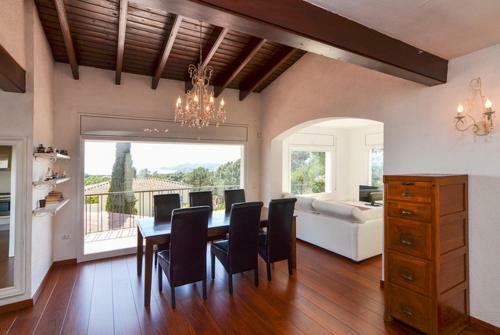 Lloret de Mar Villa Sleeps 6 Pool Wifi