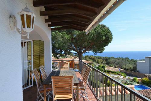 Lloret de Mar Villa Sleeps 6 Pool Wifi