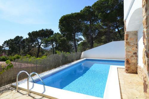 Lloret de Mar Villa Sleeps 6 Pool Wifi
