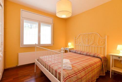 Lloret de Mar Villa Sleeps 6 Pool Wifi