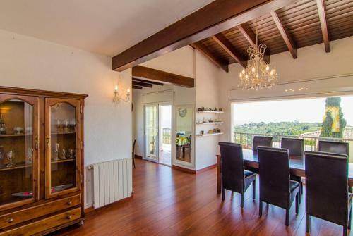 Lloret de Mar Villa Sleeps 6 Pool Wifi