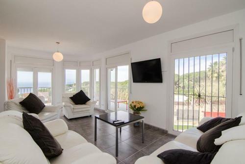Lloret de Mar Villa Sleeps 10 Pool Air Con Wifi