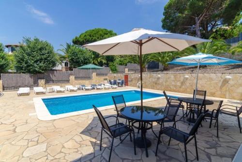 Lloret de Mar Villa Sleeps 10 Pool Air Con Wifi