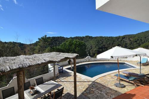 Lloret de Mar Villa Sleeps 6 Pool Wifi