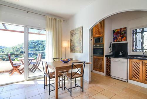 Lloret de Mar Villa Sleeps 6 Pool Wifi