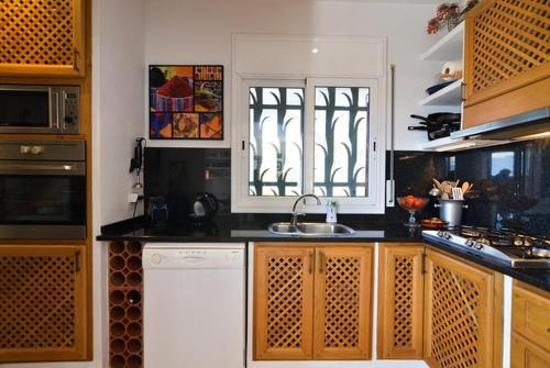 Lloret de Mar Villa Sleeps 6 Pool Wifi