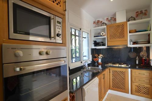 Lloret de Mar Villa Sleeps 6 Pool Wifi