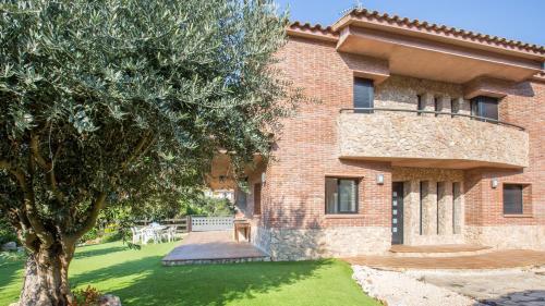 Lloret De Mar Villa Sleeps 8