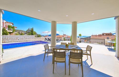 Kalkan Villa Sleeps 6 Pool Air Con Wifi
