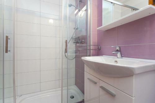 Hostal Studio And Room Lena