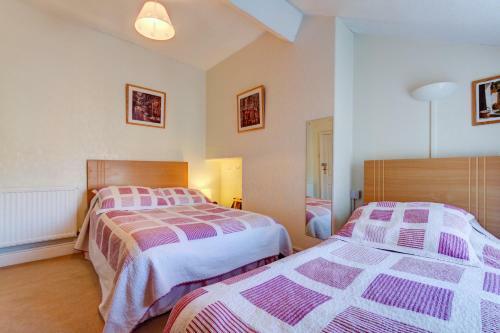 Hostal Dolphin Guesthouse