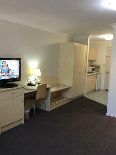 Hotel Tuckerbox Motor Inn