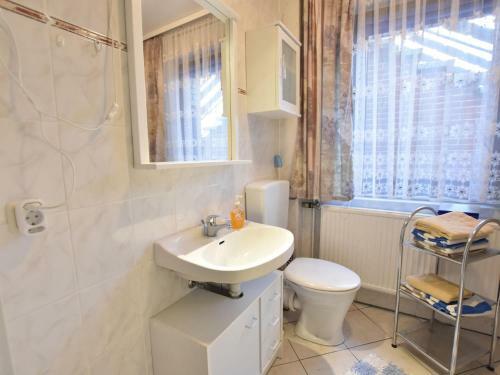 Beautiful Apartment In Proseken With Garden