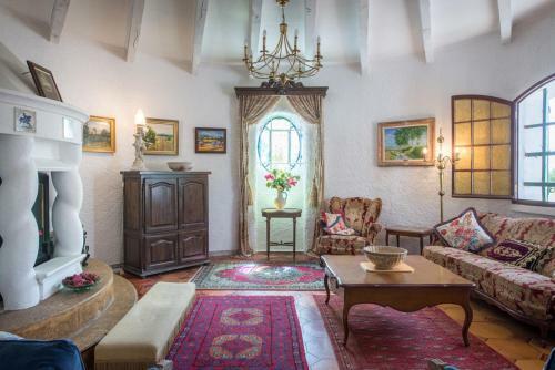 Beaucaire Villa Sleeps 15 Pool Wifi