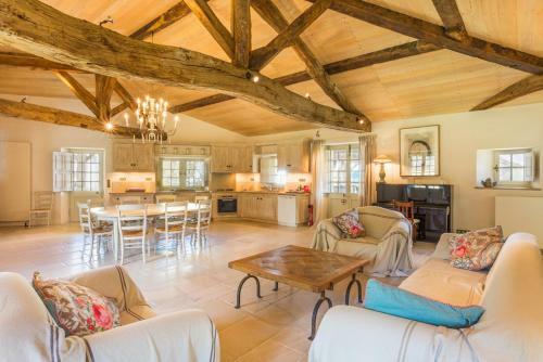 Vieux-mareuil Villa Sleeps 12 Pool Wifi