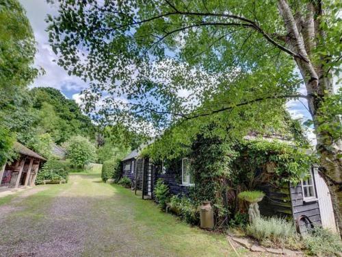 Stunning Cottage Set In Quiet Farmyard In Biddenden Countryside