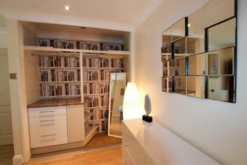 Meridian Way - Your Apartment