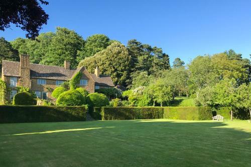 Dursley Chateau Sleeps 19 Wifi