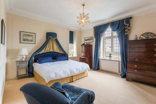 Hurst Green Chateau Sleeps 15 Pool Wifi