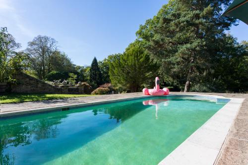Hurst Green Chateau Sleeps 15 Pool Wifi