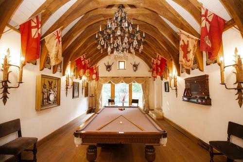 Temple Guiting Chateau Sleeps 10 Wifi
