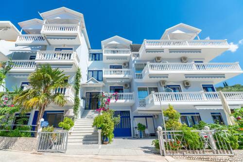 Hotel Mesogeios 2000
