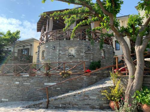 Hostal Iliovolo Guesthouse