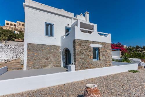 Plaka Suites