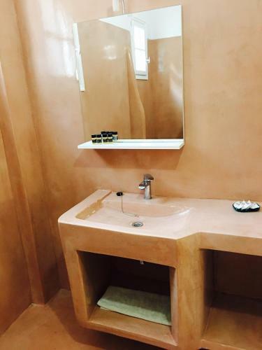 Hostal Onar Studios & Residences