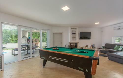 Three-bedroom Holiday Home In Marici