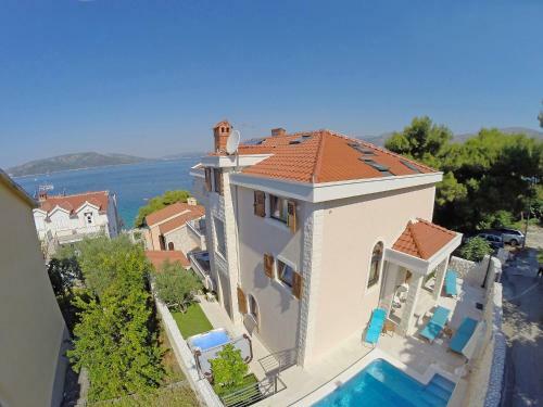 Holiday Home Villa Mustra