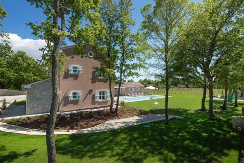 Villa Green Frame